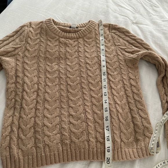 American Eagle Tan Cropped Cable Knit Sweater - Picture 4 of 8